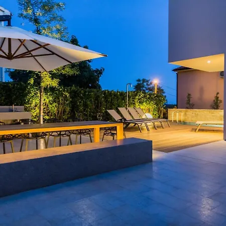 Meryema - Excellent With Sea View Villa Poreč